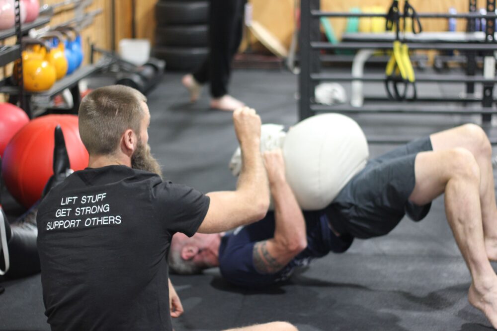 personal trainer providing instructions during a strength training session at functional fitness eltham